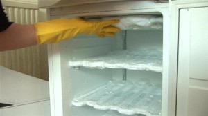 Снеговая шуба очень быстро нарастает, на испарителе холодильника образуется много инея