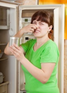 В холодильнике появился неприятный запах, неприятный привкус у продуктов